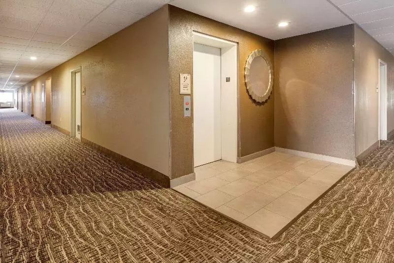 ホテル Mainstay Suites Dubuque At Hwy 20