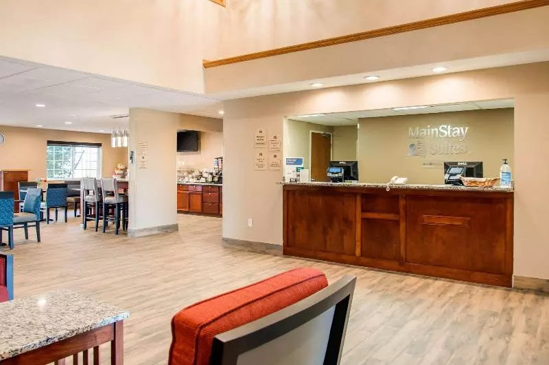 ホテル Mainstay Suites Dubuque At Hwy 20