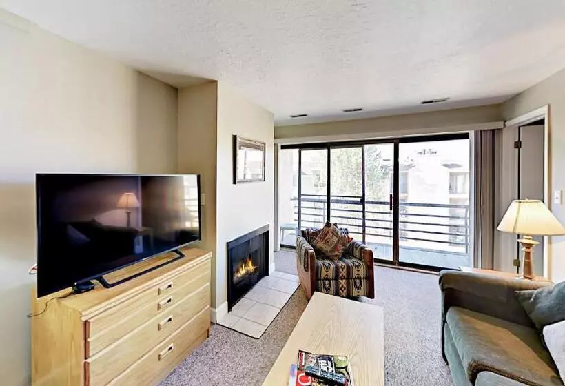 ホテル New Claim Condominiums 405