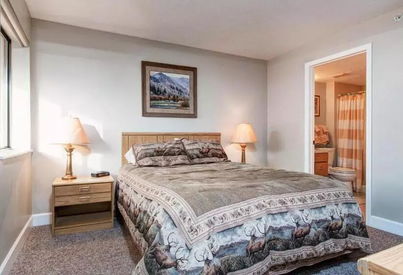 ホテル New Claim Condominiums 405