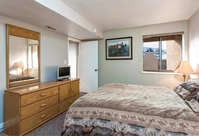 ホテル New Claim Condominiums 405