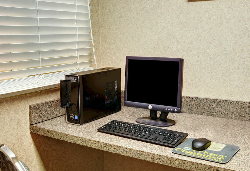 Отель Quality Inn & Suites New Braunfels