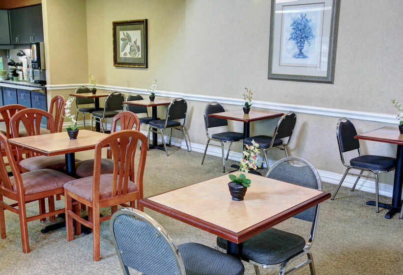 Отель Quality Inn & Suites New Braunfels