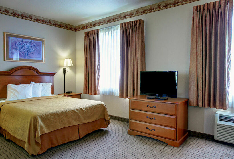 Отель Quality Inn & Suites New Braunfels