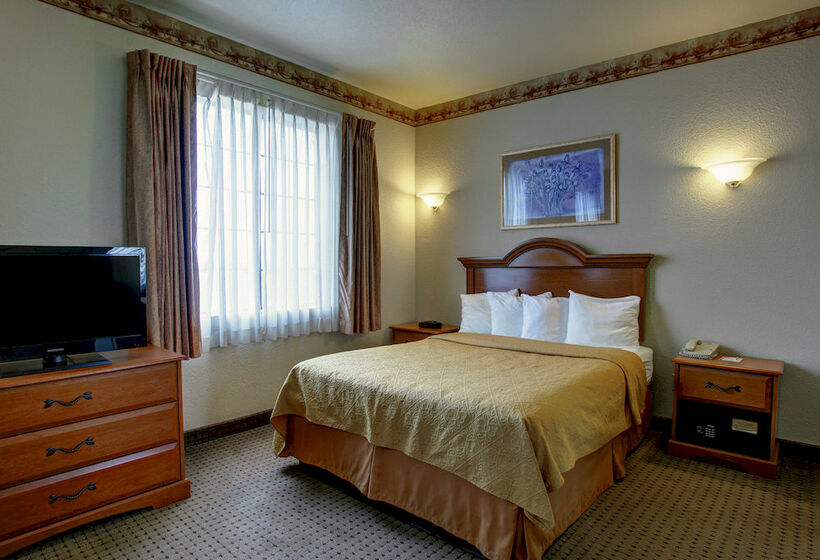 Отель Quality Inn & Suites New Braunfels