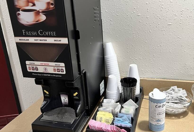 酒店 Red Roof Inn & Suites Indianapolis Airport