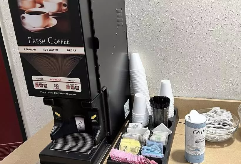 酒店 Red Roof Inn & Suites Indianapolis Airport