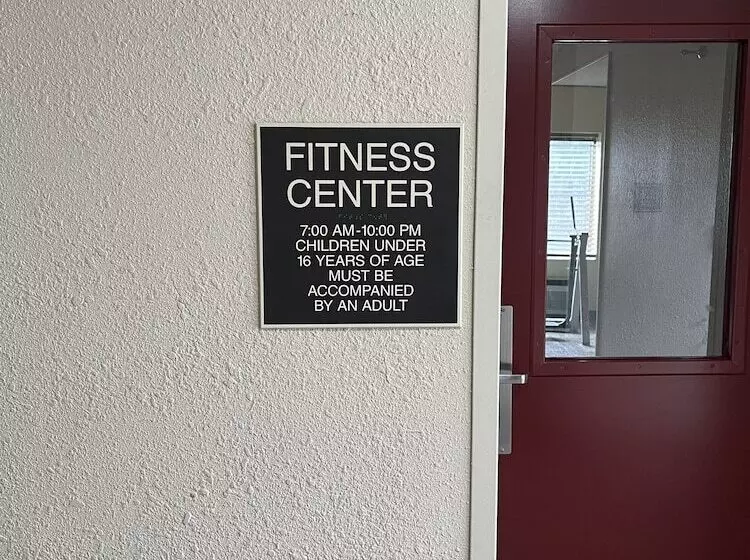 酒店 Red Roof Inn & Suites Indianapolis Airport