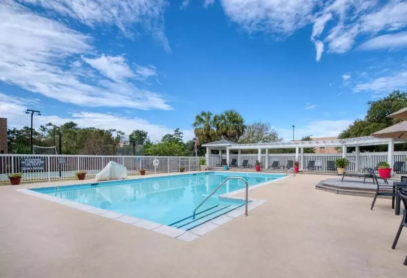 Отель Residence Inn By Marriott Wilmington Landfall