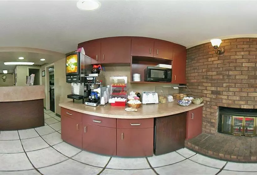 בית מלון כפרי Rodeway Inn Skyland