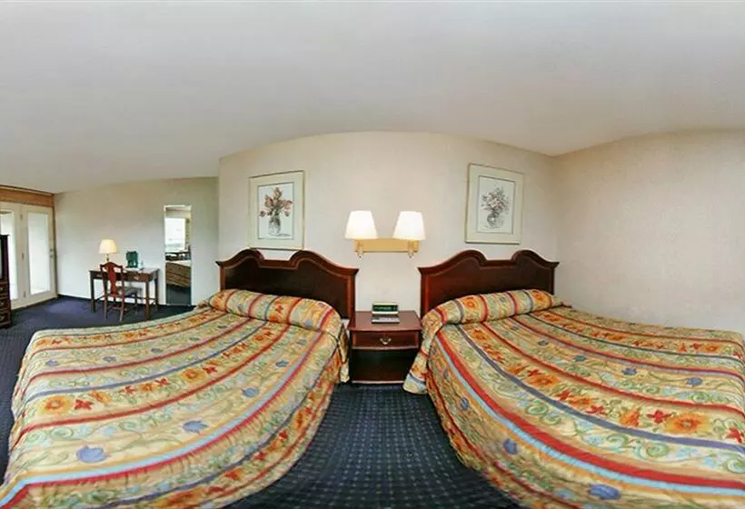 בית מלון כפרי Rodeway Inn Skyland