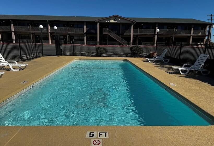 Hotel Super 8 By Wyndham Giddings