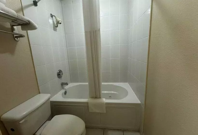 Otel Super 8 By Wyndham Giddings