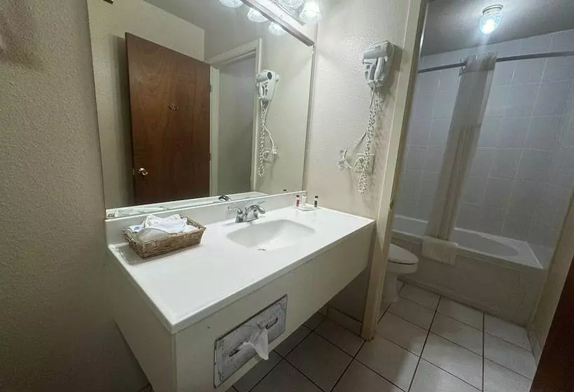 Otel Super 8 By Wyndham Giddings