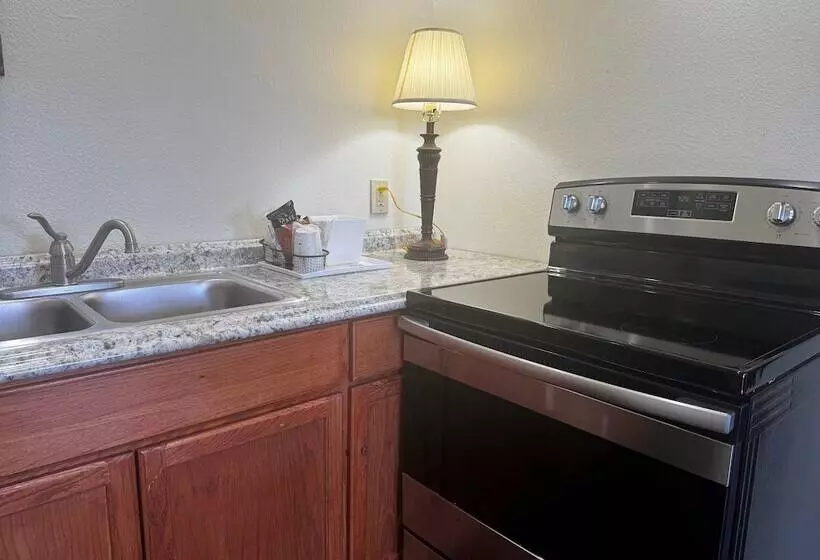 Otel Super 8 By Wyndham Giddings