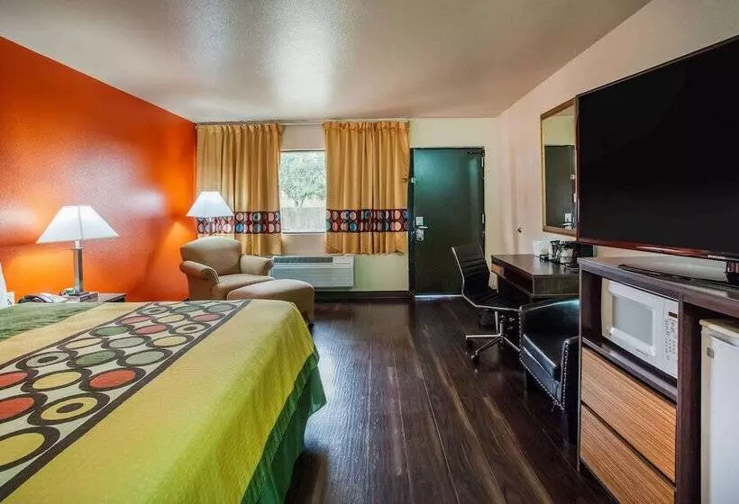 Otel Super 8 By Wyndham Giddings