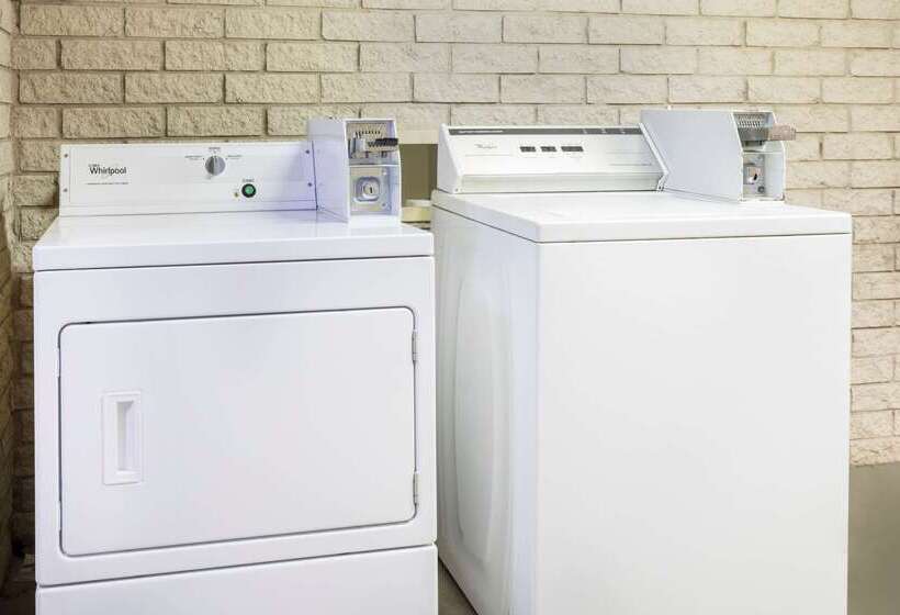 בית מלון כפרי Super 8 By Wyndham San Antonio At I10