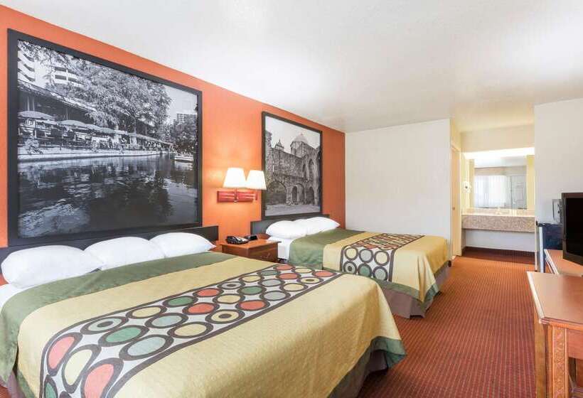 בית מלון כפרי Super 8 By Wyndham San Antonio At I10