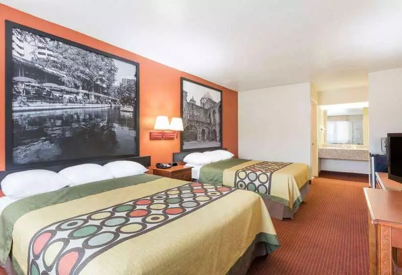 ホテル Super 8 By Wyndham San Antonio At I10