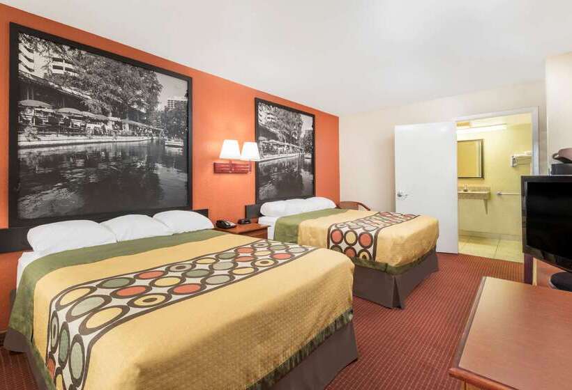 בית מלון כפרי Super 8 By Wyndham San Antonio At I10