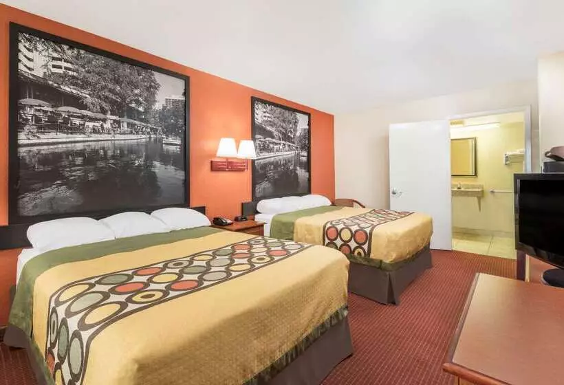 ホテル Super 8 By Wyndham San Antonio At I10