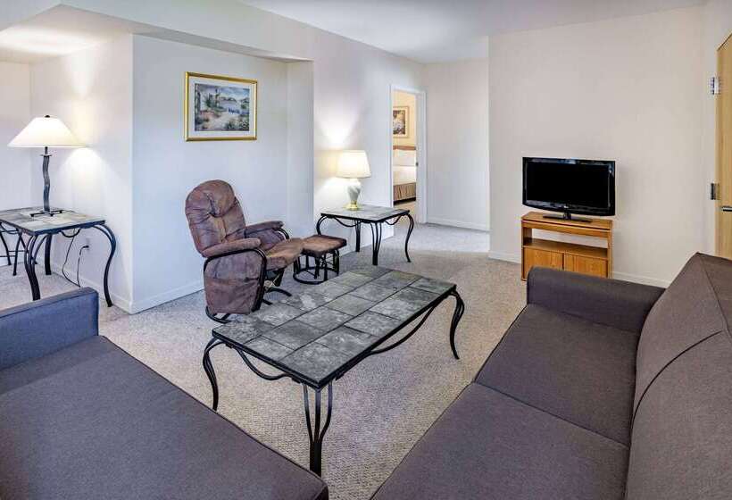 Microtel Inn & Suites By Wyndham Plattsburgh