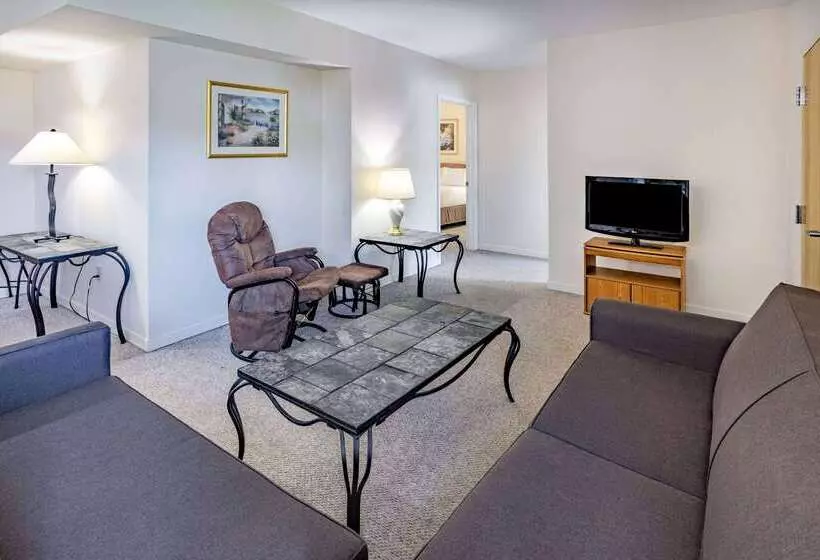 Microtel Inn & Suites By Wyndham Plattsburgh