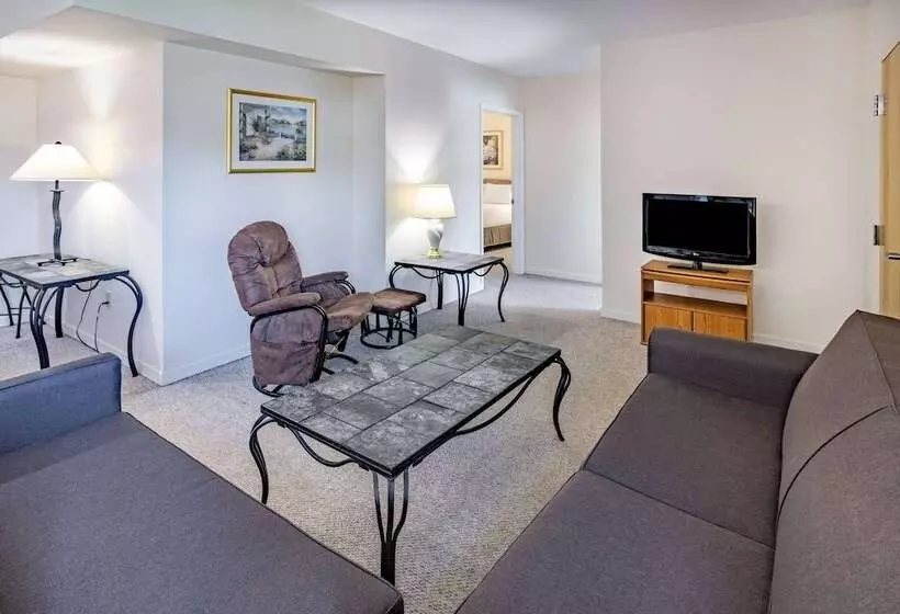 Microtel Inn & Suites By Wyndham Plattsburgh