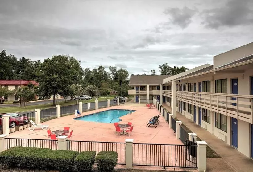 مُتل Super 7 Inn