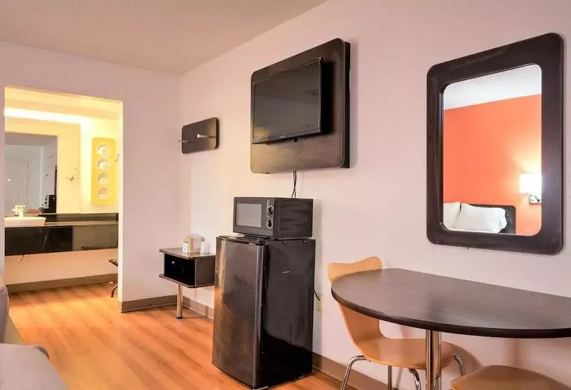 مُتل Super 7 Inn