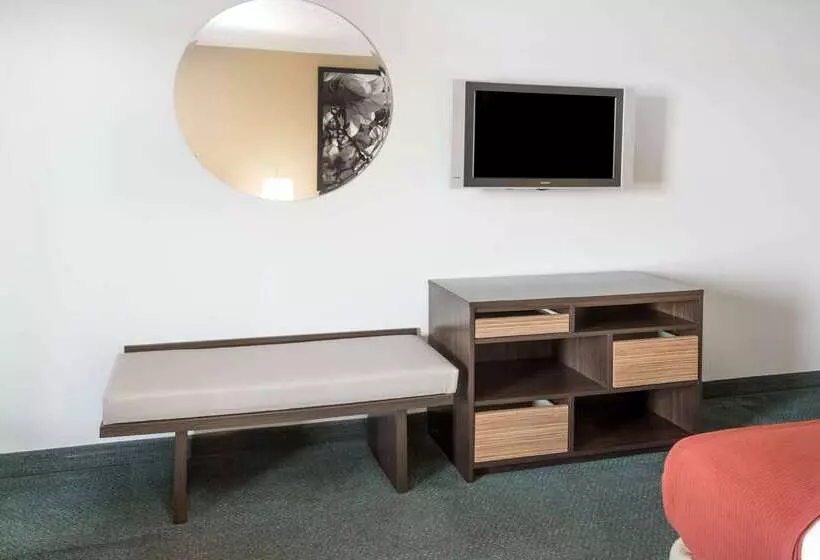 Motel Super 8 By Wyndham Adel Ga I 75