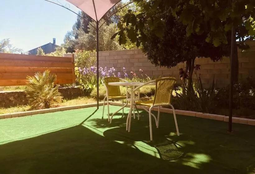 Aamiaismajoitus (B&B) La Chouette Villa