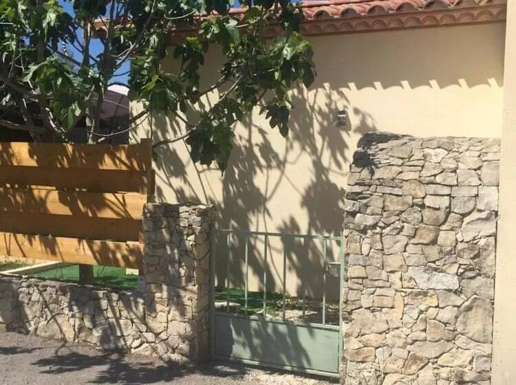 Aamiaismajoitus (B&B) La Chouette Villa