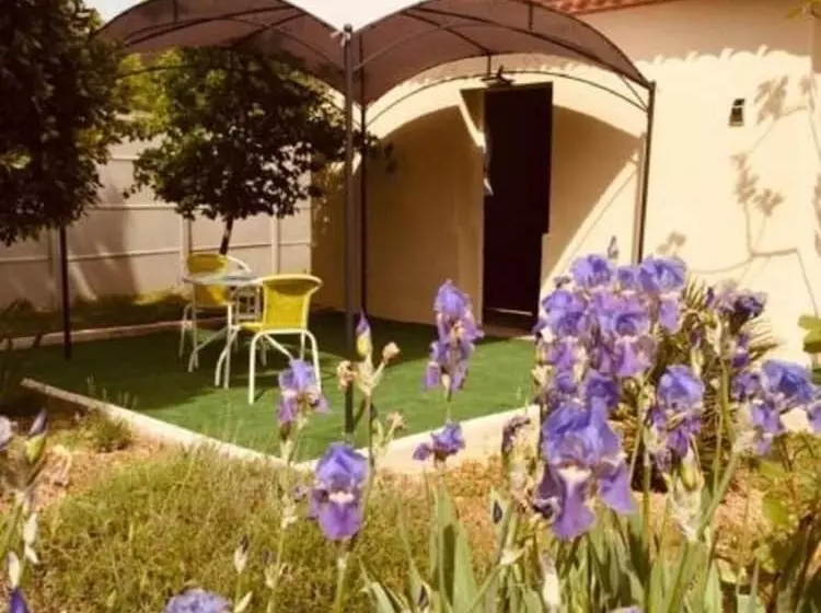 Aamiaismajoitus (B&B) La Chouette Villa