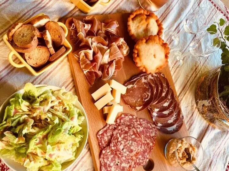 Aamiaismajoitus (B&B) La Chouette Villa