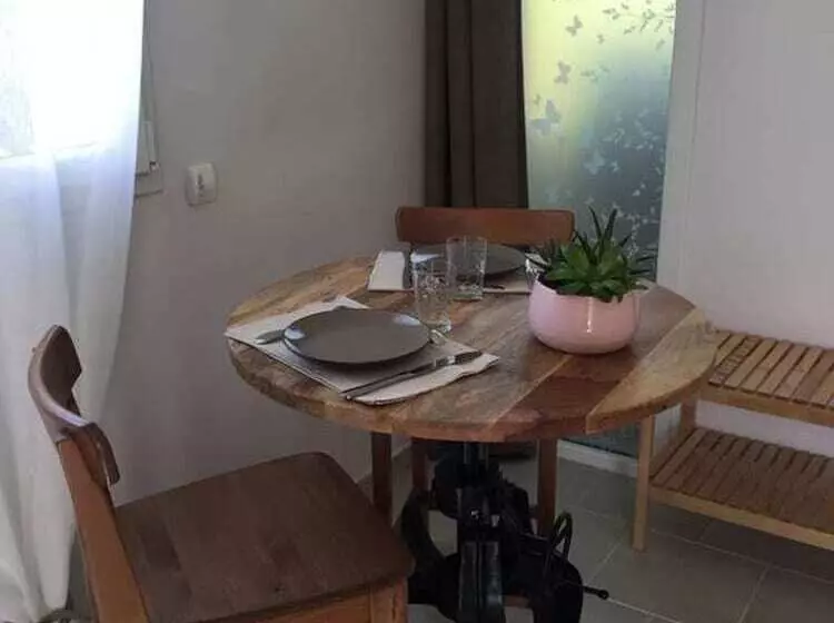 Aamiaismajoitus (B&B) La Chouette Villa