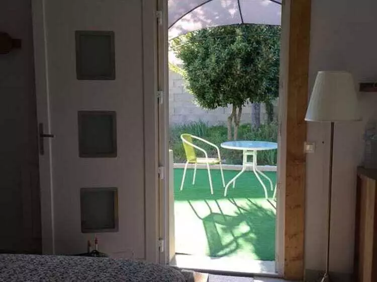 Aamiaismajoitus (B&B) La Chouette Villa