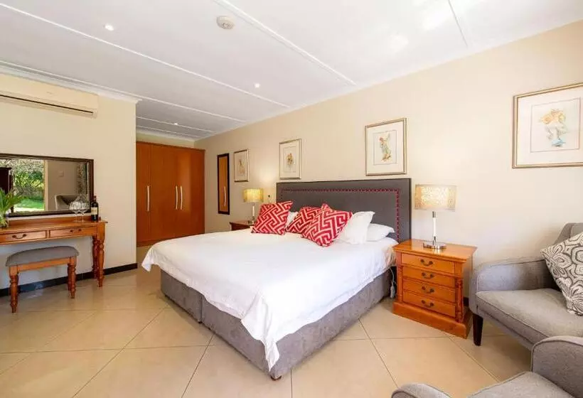 تختخواب و صبحانه The Coach House
