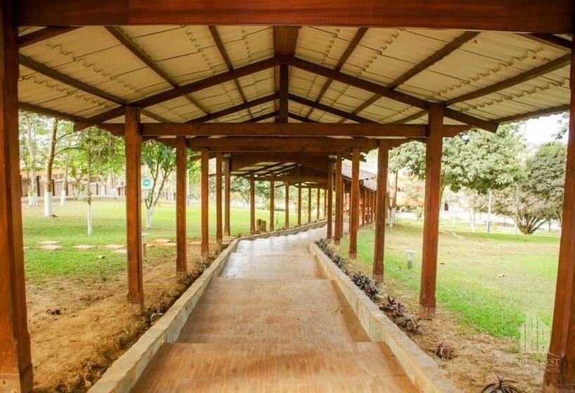 فندق Eagles Nest International