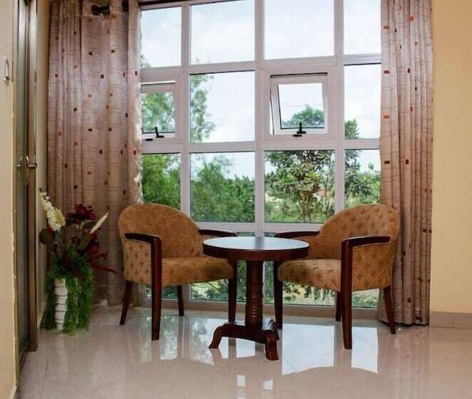 فندق Eagles Nest International