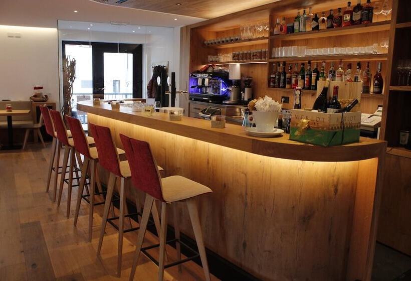 Отель Gasthof Zum Hirschen Margreid