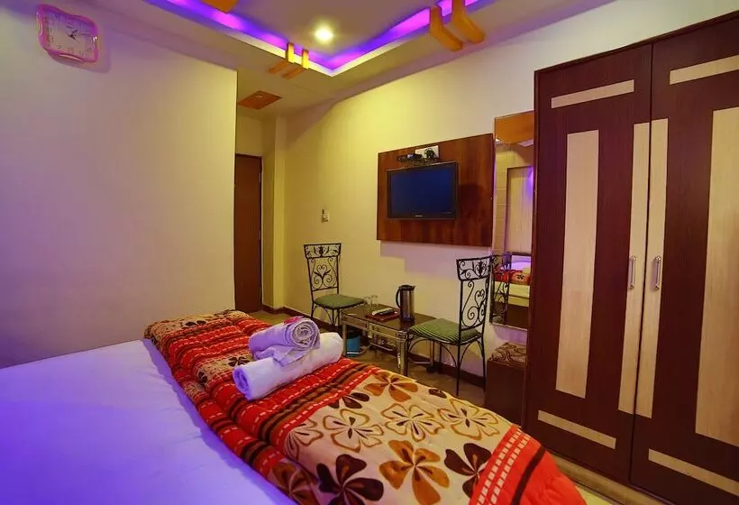 ホテル Goodluck Residency