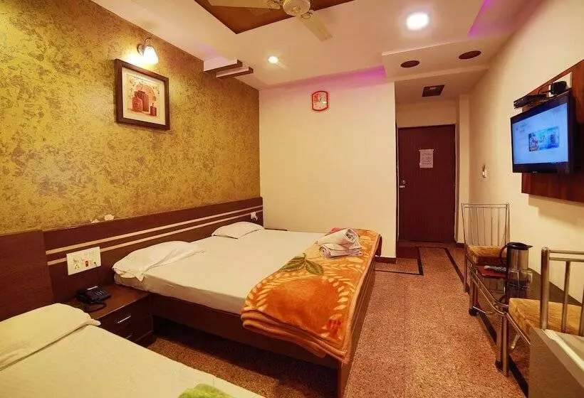 ホテル Goodluck Residency