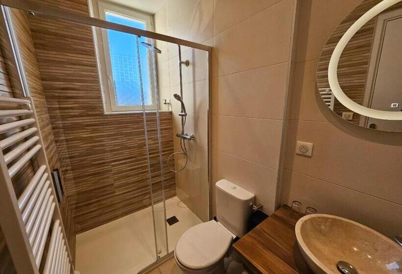 ホテル Hôtel Restaurant La Bonne Hôtesse