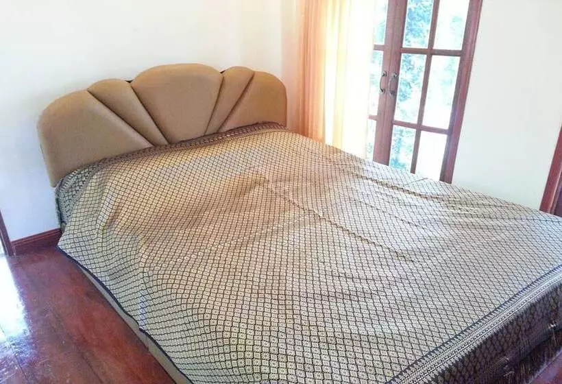 Hotelli Ruenlookmai Resort