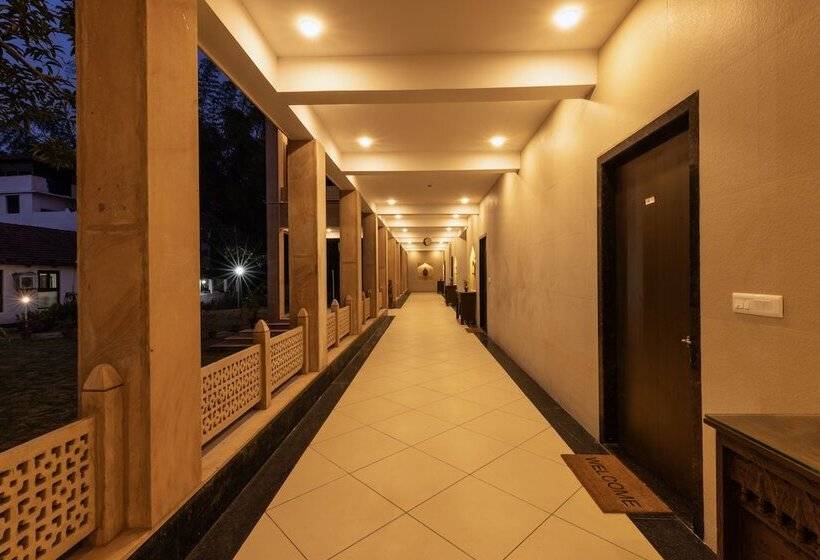 Отель Vraksh Resort