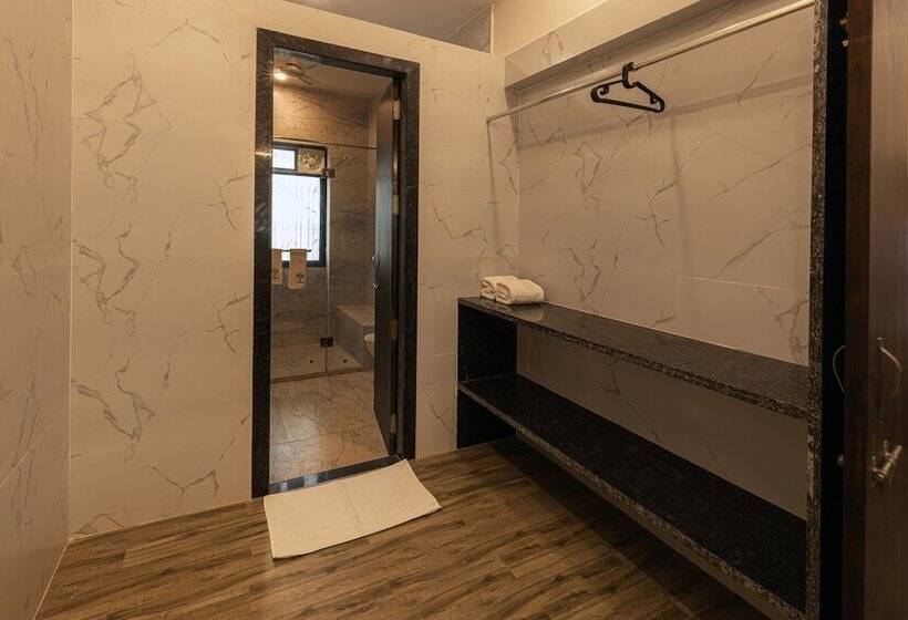 Отель Vraksh Resort