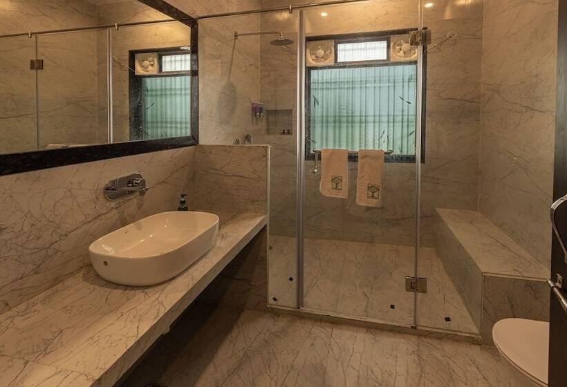 Отель Vraksh Resort