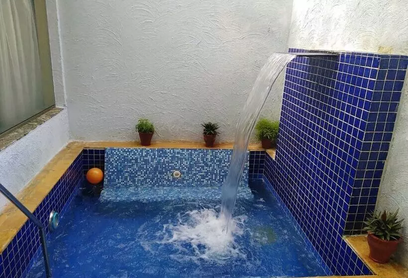 ホテル Vraksh Resort