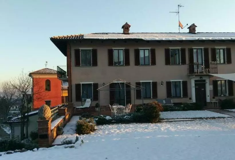 B&b Lanterna Delle Fate Cascina Piemontese And Pool For Exclusive Use